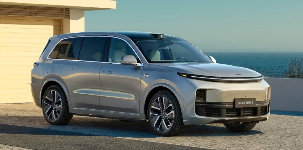 Vivi il futuro della guida con la Lixiang L9, la berlina elettrica di punta con tecnologie avanzate e un design sorprendente