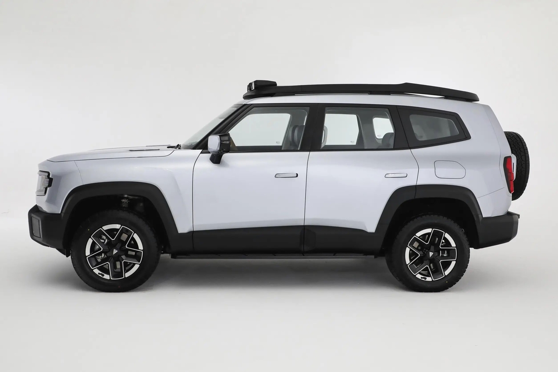 Scopri il futuro della mobilità sostenibile con l'auto elettrica Changan DeepBlue Shenlan G318