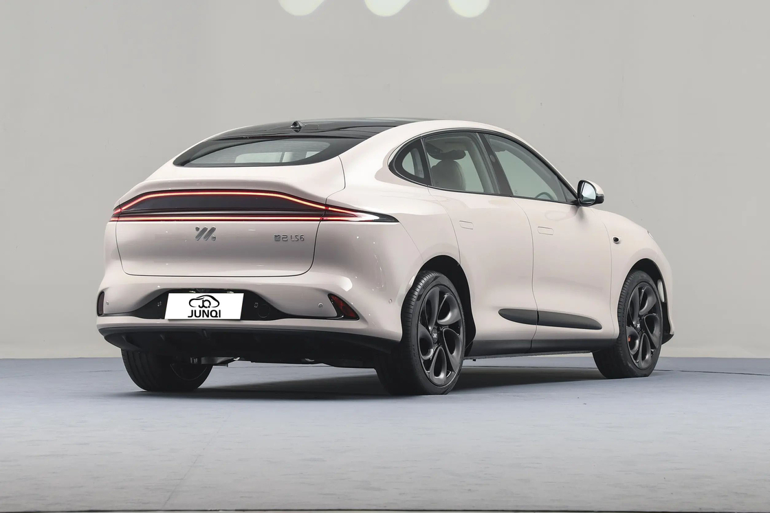 Zhiji LS6 Left Drive Auto elettrica berlina Zhiji S Modello di punta per adulti