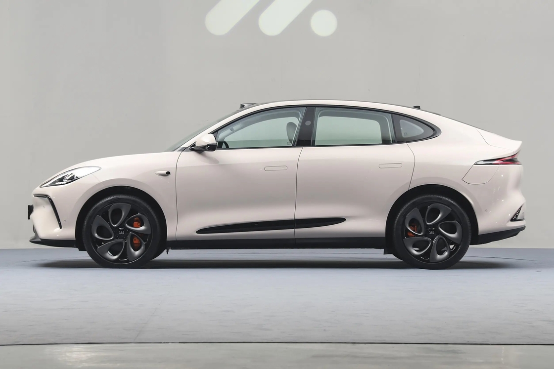 Zhiji LS6 Left Drive Auto elettrica berlina Zhiji S Modello di punta per adulti