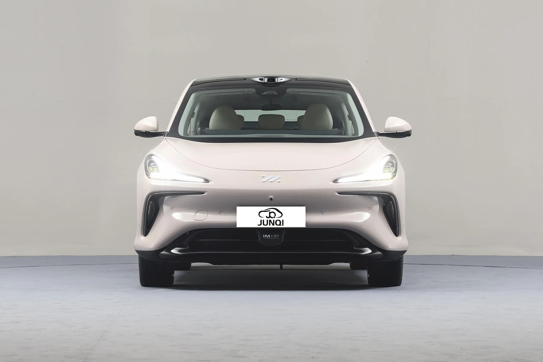 Zhiji LS6 Left Drive Auto elettrica berlina Zhiji S Modello di punta per adulti