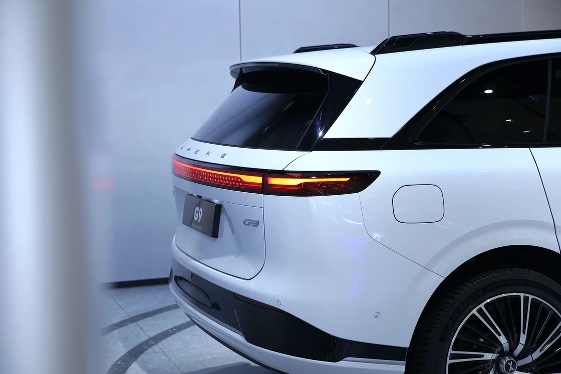 Auto elettrica da media a grande Xiaopeng 5 porte 5 posti Xpeng G9 SUV elettrico puro