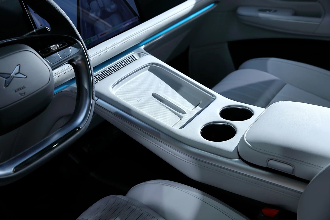 Auto elettrica da media a grande Xiaopeng 5 porte 5 posti Xpeng G9 SUV elettrico puro