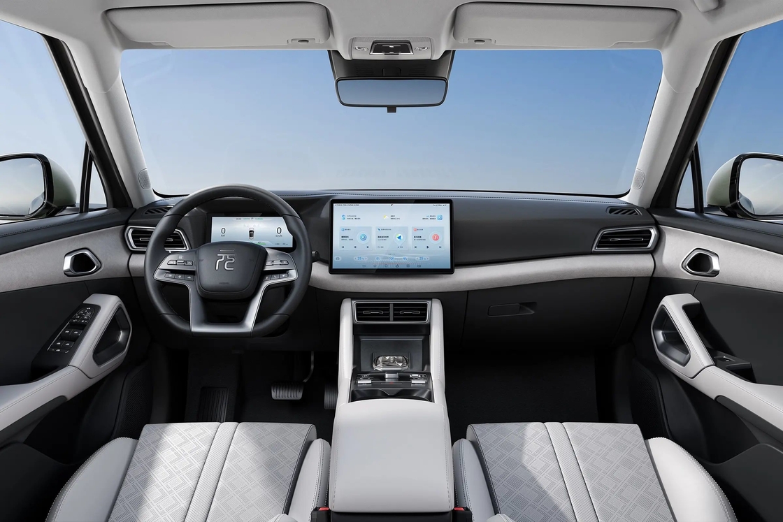 BYD Yuan UP Processore avanzato e display ad alta risoluzione per prestazioni superiori