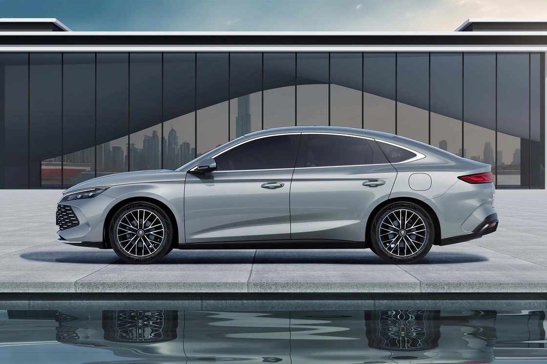 Plug In Hybrid FWD BYD Auto elettrica 520km Range lussuoso BYD Qin L EV