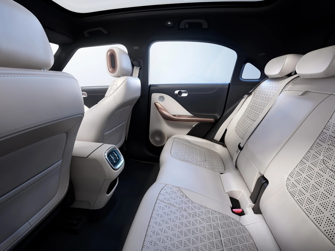 Smart1 L'auto elettrica sostenibile e innovativa per Mercedes Benz 272 CV 400 km gamma zero emissioni
