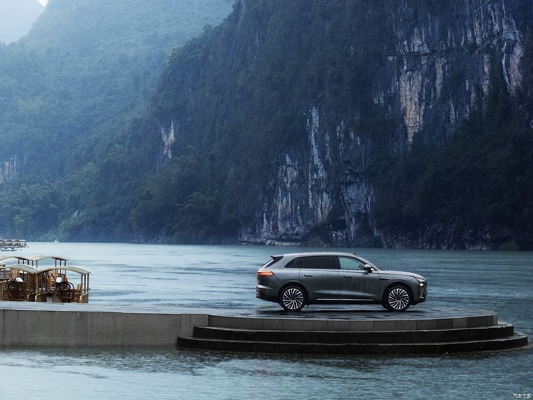 EXEED ET Chery SUV elettrico con 520Km su una sola carica 200km/h velocità massima