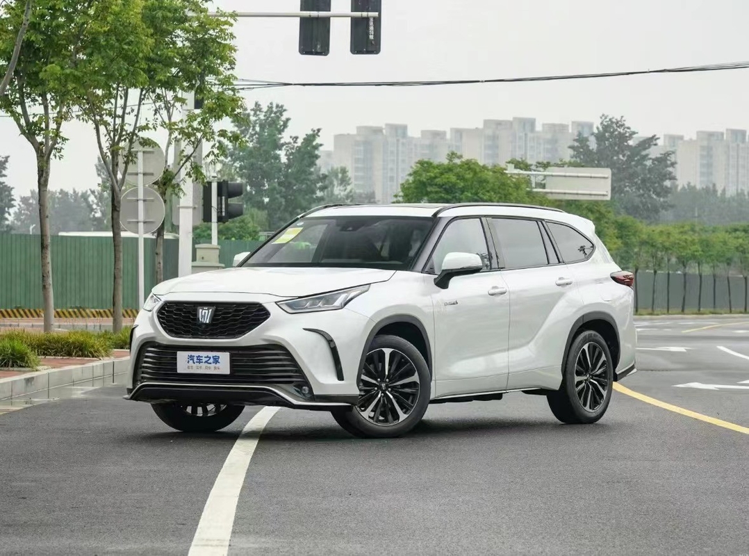 Toyota Crown Land Release Lufang Auto elettrica a quattro ruote EV 155 mph Velocità massima