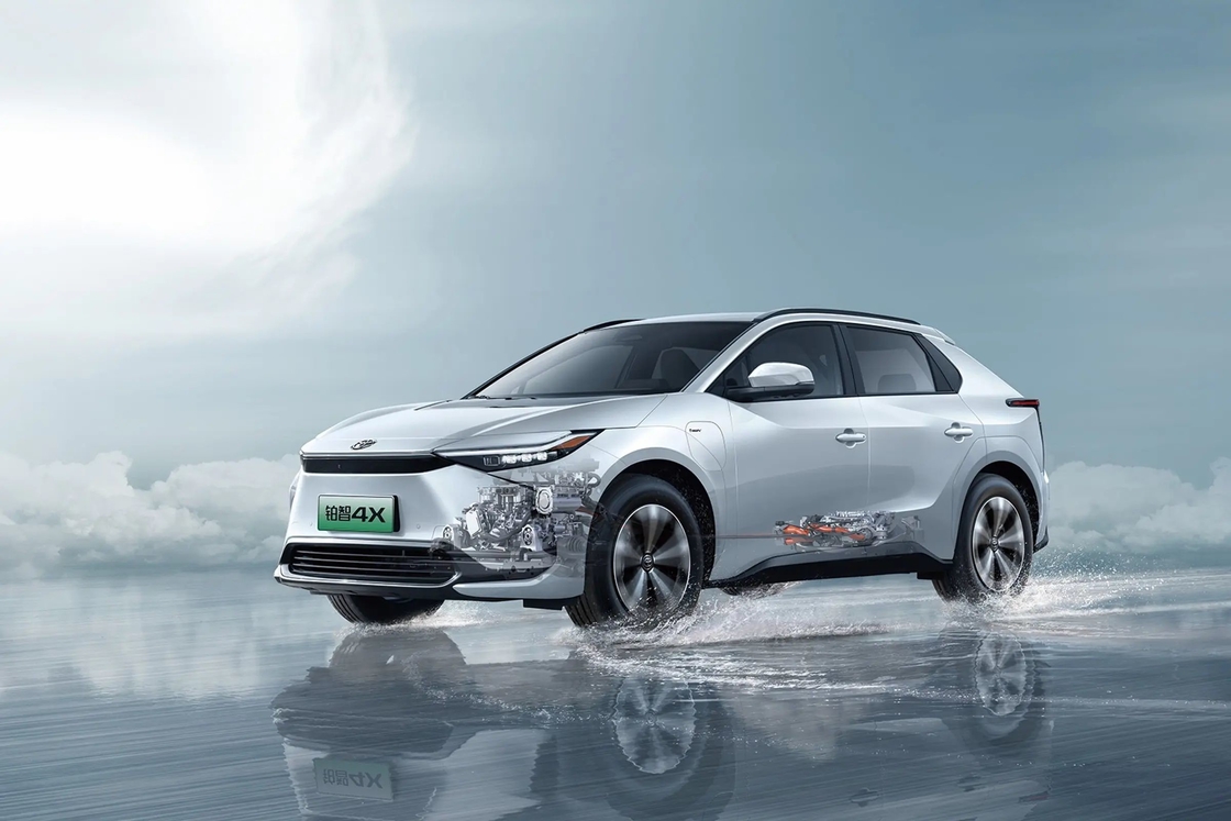 Hybrid Toyota Bz 4X SUV elettrico per consumatori consapevoli dell'ambiente e appassionati di attività all'aperto