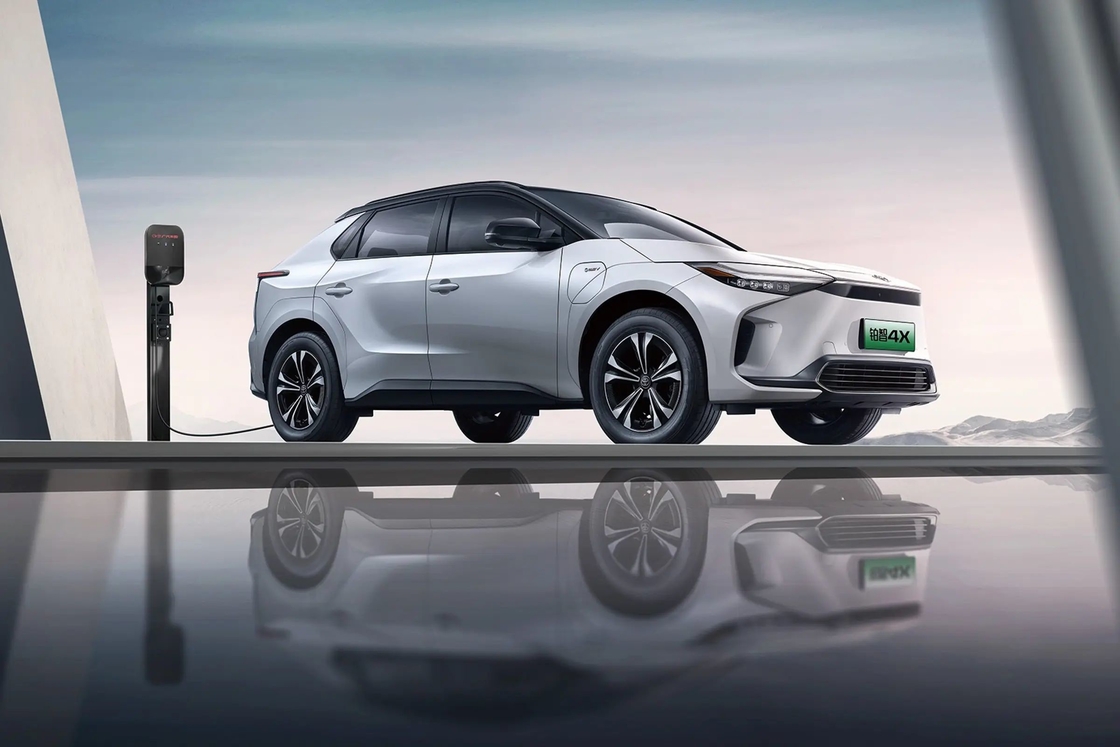 Hybrid Toyota Bz 4X SUV elettrico per consumatori consapevoli dell'ambiente e appassionati di attività all'aperto