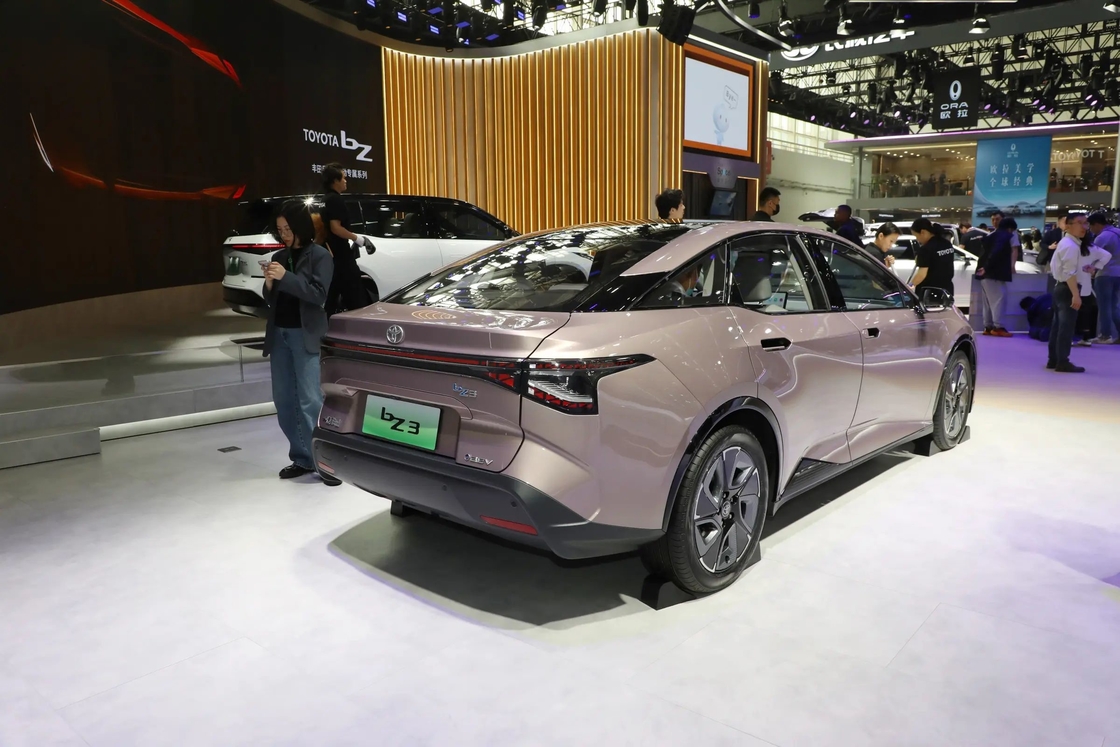 BZ3 Toyota Electric Car FWD Sedan Tipo Con Disegno di Griglia