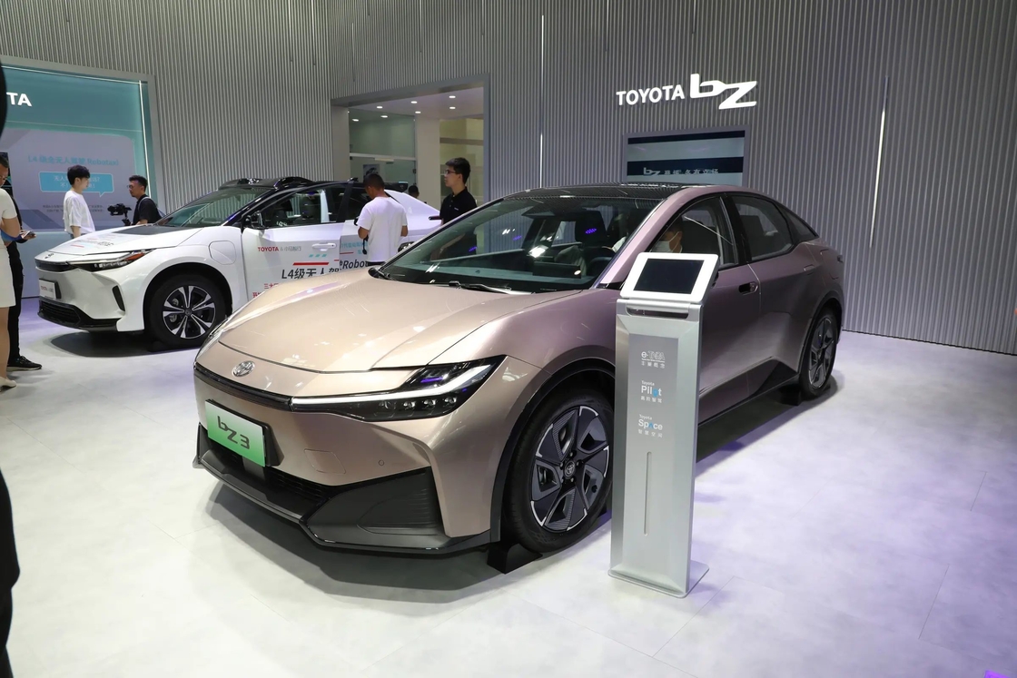 BZ3 Toyota Veicoli elettrici 4 porte 5 posti berlina Single Speed Direct Drive