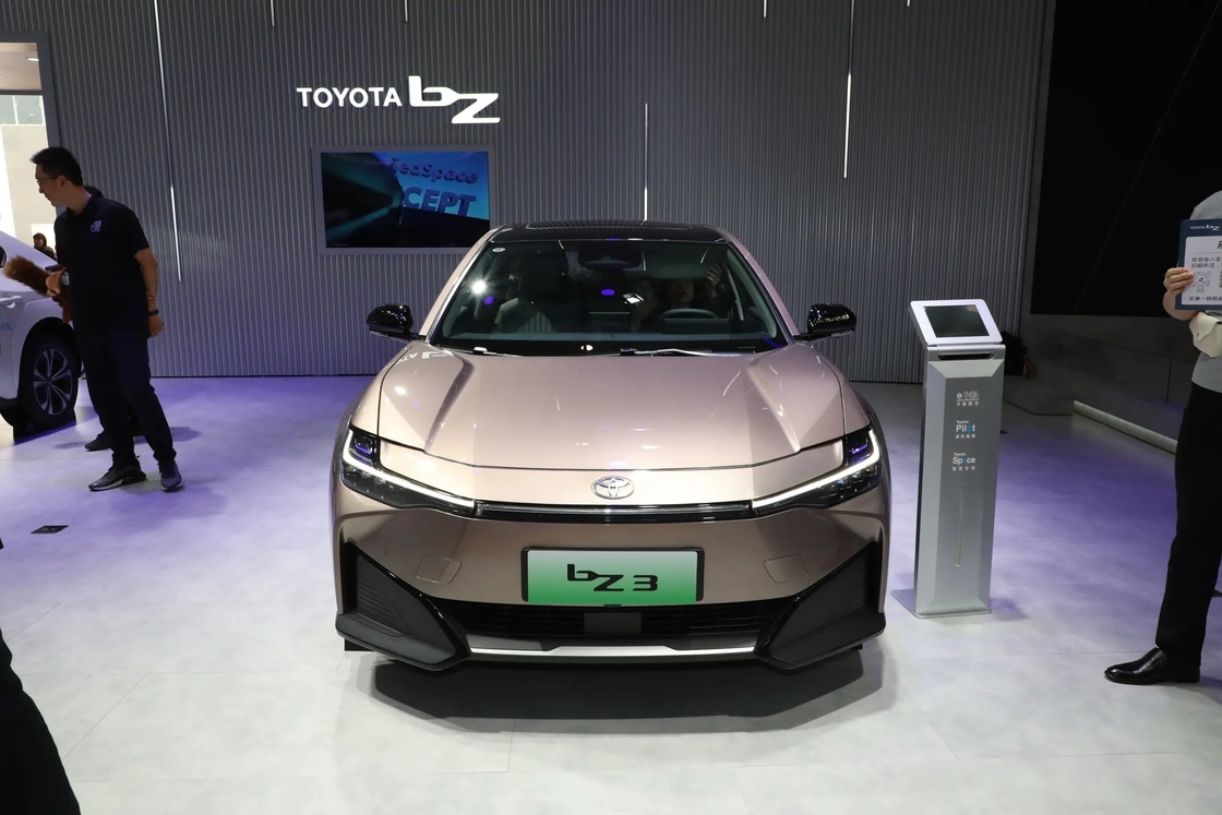 BZ3 Toyota Veicoli elettrici 4 porte 5 posti berlina Single Speed Direct Drive