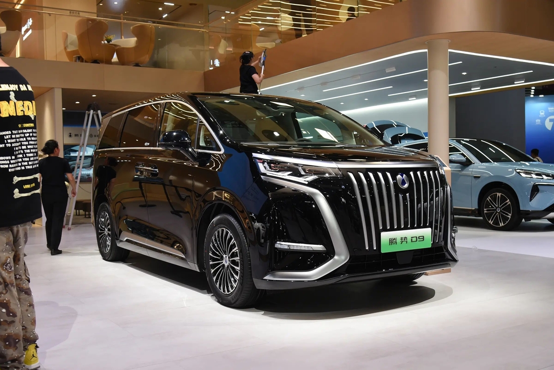 Scopri il livello successivo di lusso e prestazioni con la BYD Electric Car tengshi D9