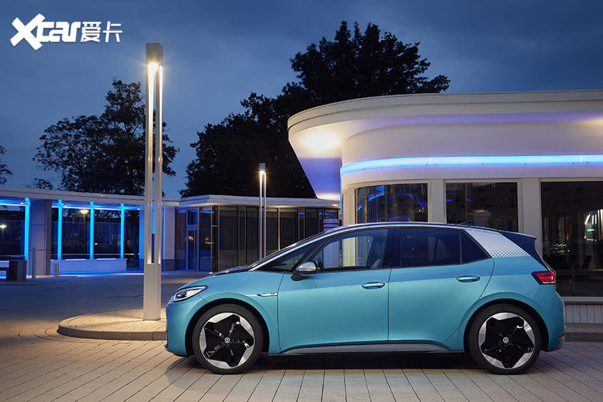 Mid Size ID 3 Volkswagen Auto elettrica VW Experience Il futuro della guida sostenibile