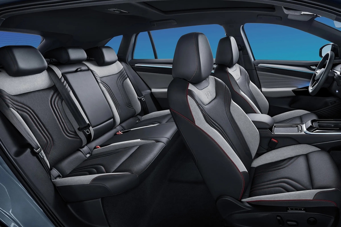 Volkswagen ID 4 EV 5 porte 5 posti Volkswagen SUV elettrico per il conducente moderno