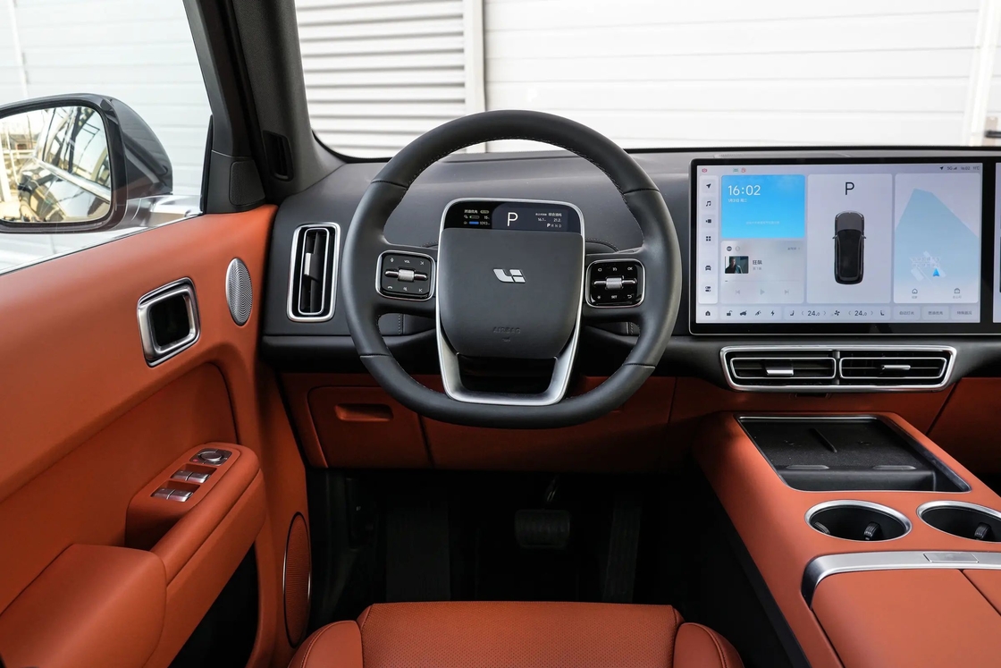 Configurazioni di fascia alta Auto elettrica Lixiang Ideal L7 con frigorifero e TV LCD