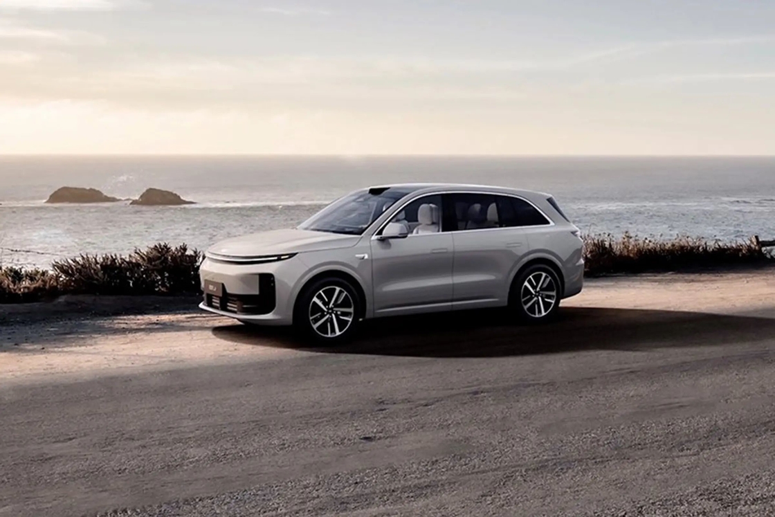 Lixiang Electric Car L6 SUV ad alte prestazioni con estensore di portata di 1,5 T e 1390 km di autonomia Interazione a quattro schermi e sedili di lusso