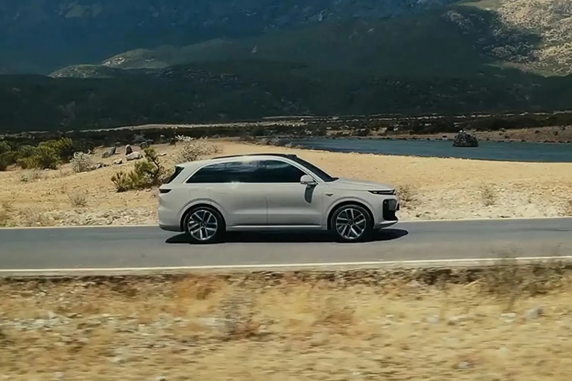 Lixiang Electric Car L6 SUV ad alte prestazioni con estensore di portata di 1,5 T e 1390 km di autonomia Interazione a quattro schermi e sedili di lusso
