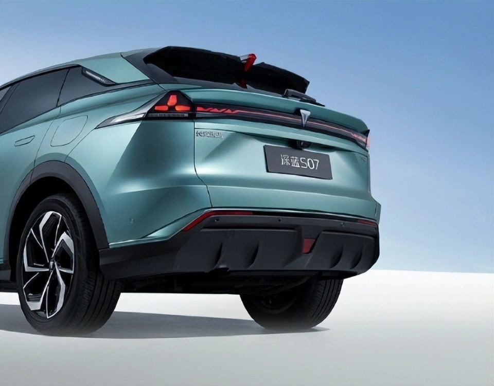 Guida sinistra Changan Auto elettrica DeepBlue 07 La perfetta combinazione di forma e funzione