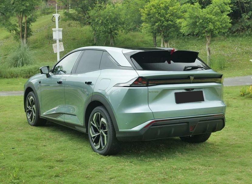 High Performance FWD Changan Electric Car Deep Bule 07 SUV di medie dimensioni