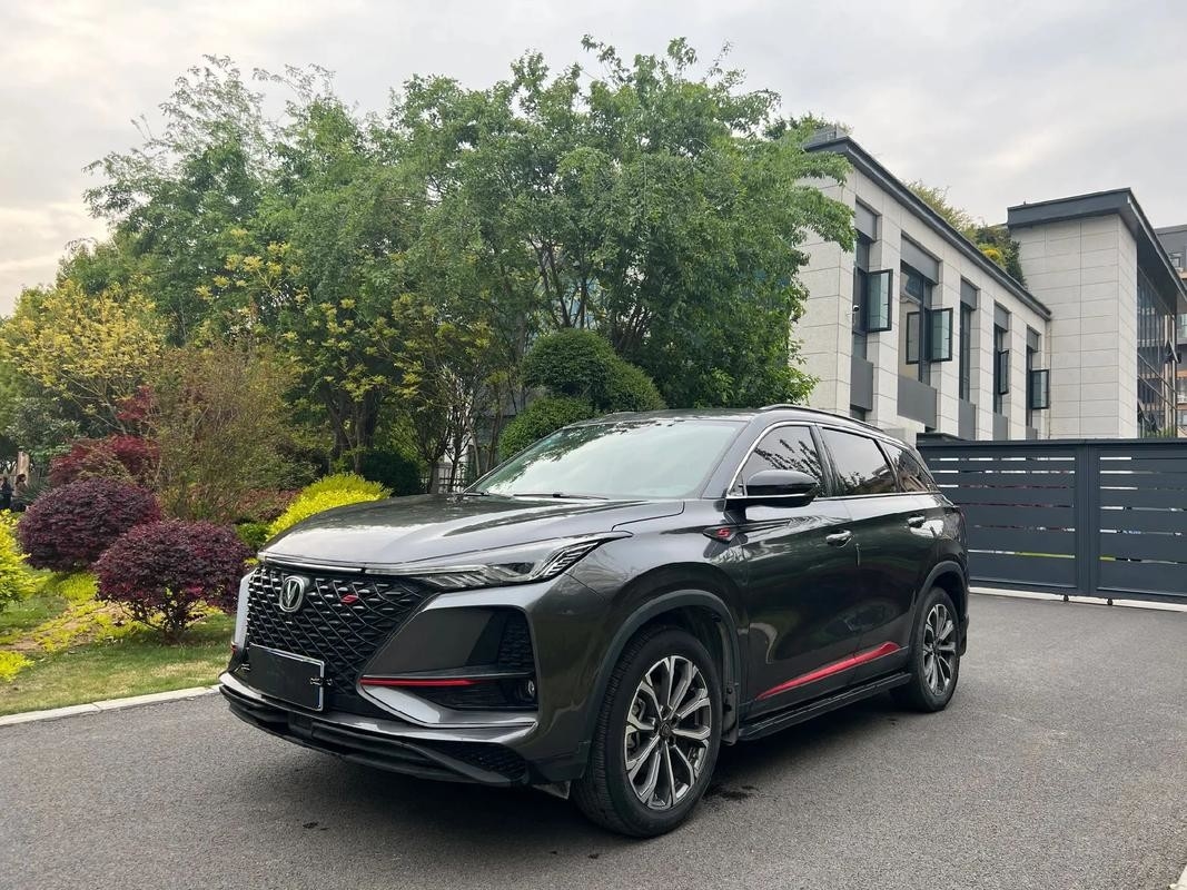 Compatta Changan Petrol Car 5 porte 5 posti CS75 Plus SUV Trazione anteriore