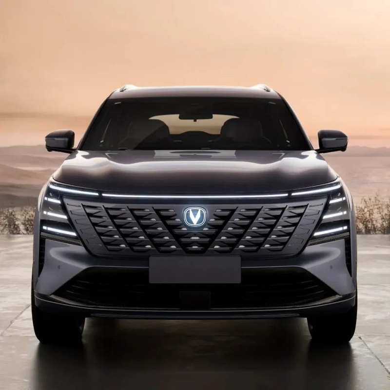 5 posti Changan Auto a benzina berlina Tipo CS75 Plus Guida del volante anteriore 200km/h