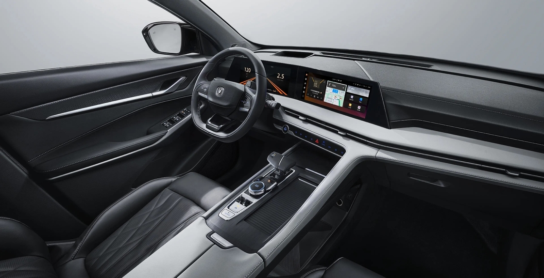 Scopri il futuro del trasporto sostenibile con la vettura elettrica Changan DeepBlue Shenlan G318