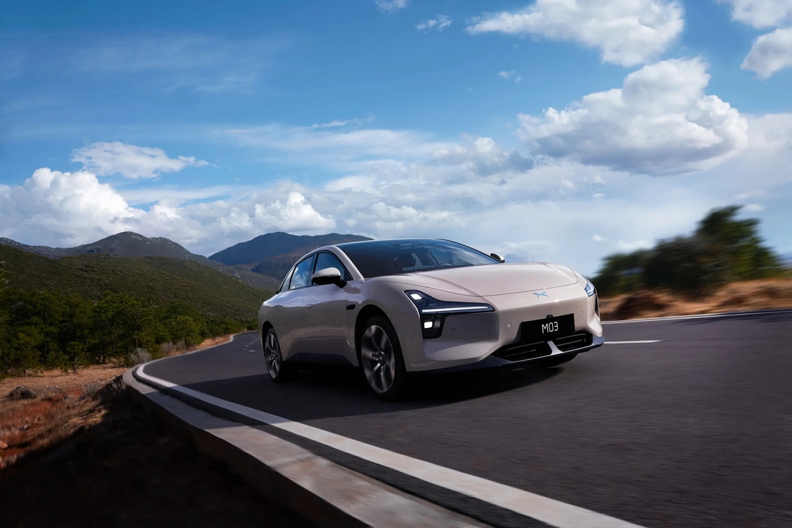 Xiaopeng Electric Car per giovani consumatori MONA M03 Design minimalista con schermo sensoriale da 15,6 pollici 3 modelli Disponibili