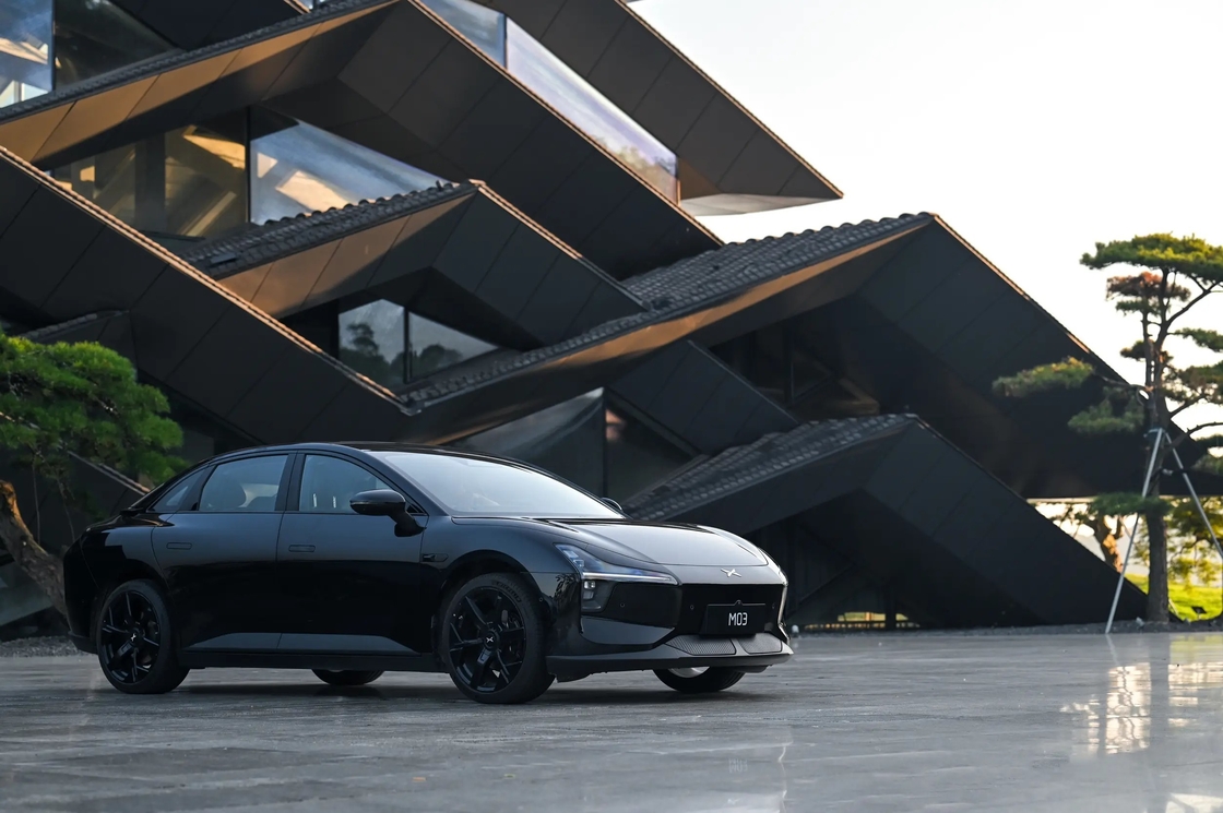Carro elettrico Xiaopeng con caratteristiche di sicurezza avanzate per una guida senza preoccupazioni