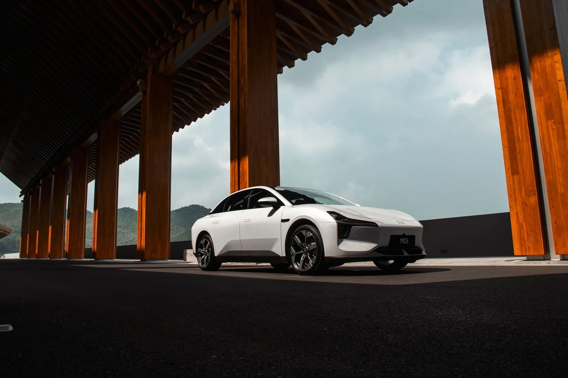 Carro elettrico Xiaopeng con caratteristiche di sicurezza avanzate per una guida senza preoccupazioni