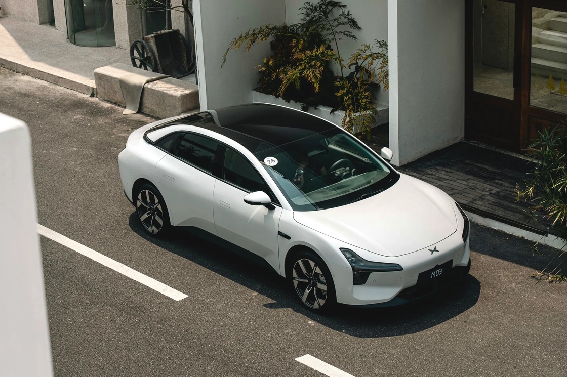 Carro elettrico Xiaopeng con caratteristiche di sicurezza avanzate per una guida senza preoccupazioni