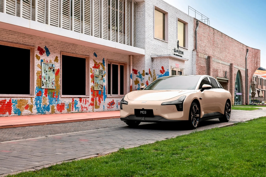 Carro elettrico Xiaopeng con caratteristiche di sicurezza avanzate per una guida senza preoccupazioni