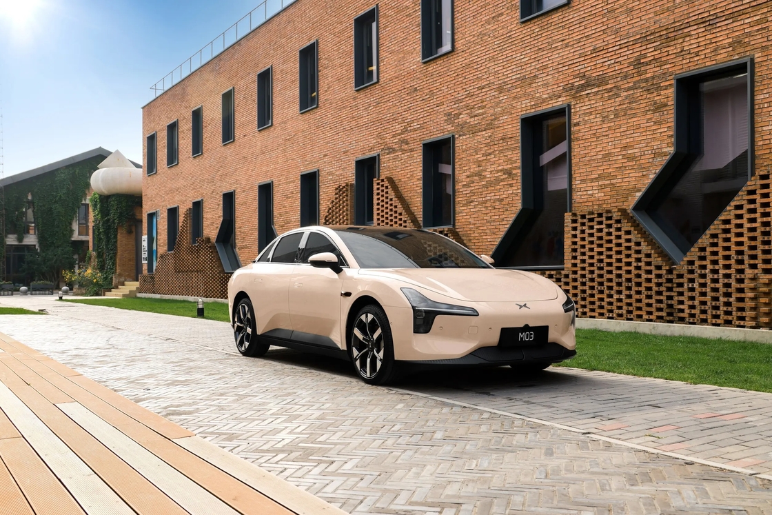Carro elettrico Xiaopeng con caratteristiche di sicurezza avanzate per una guida senza preoccupazioni