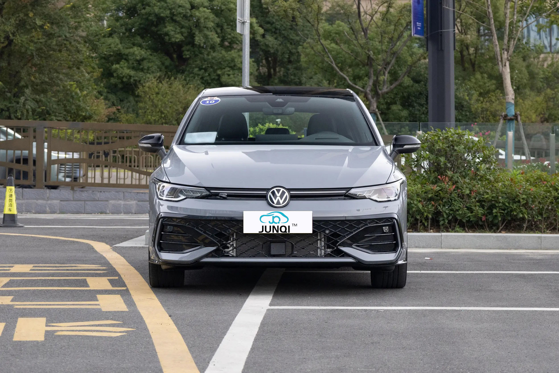 2024 VW Volkswagen Golf 8 200 280 TSI DSG R-Line Hatchback berlina Auto a benzina Made in China In vendita auto nuove