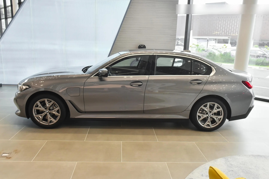 BMWS I3 IX3 Pure Electric Luxury Sedan Modello 2024 Edrive 35 L 40L Sport Night Nev I3 BMWS Made in China