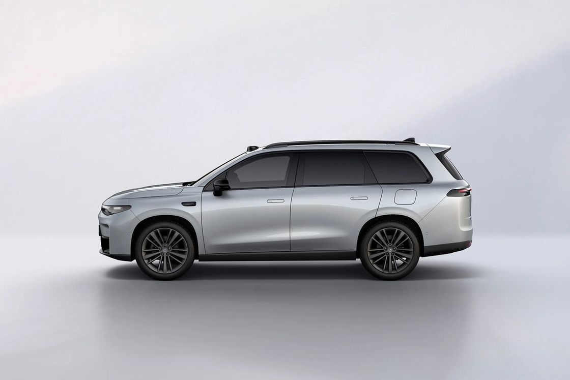 Leapmotor Electric Car C16 Un SUV medio-grande con una griglia di aspirazione dell'aria trapezoidale a strati e sei opzioni di colore del corpo
