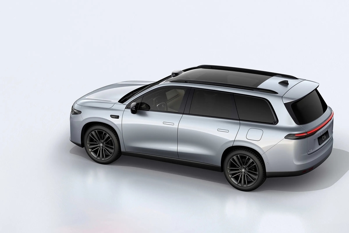 Leapmotor Electric Car C16 Un SUV medio-grande con una griglia di aspirazione dell'aria trapezoidale a strati e sei opzioni di colore del corpo