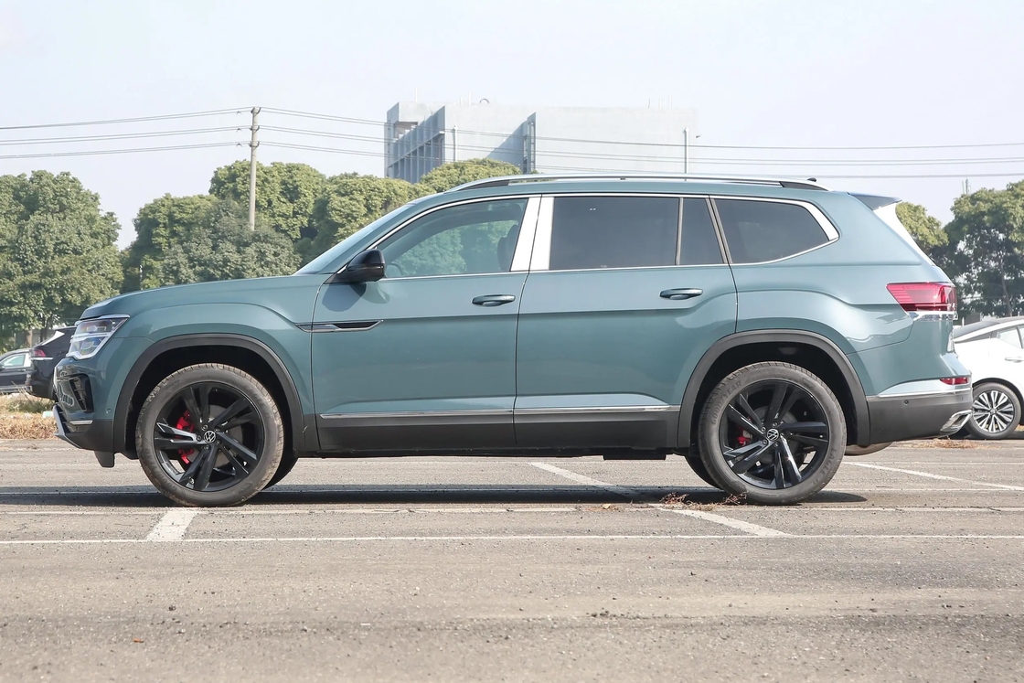 VW Touron 2.5T-A/MT-530 4WD Versione di punta 7 posti SUV grande spazio